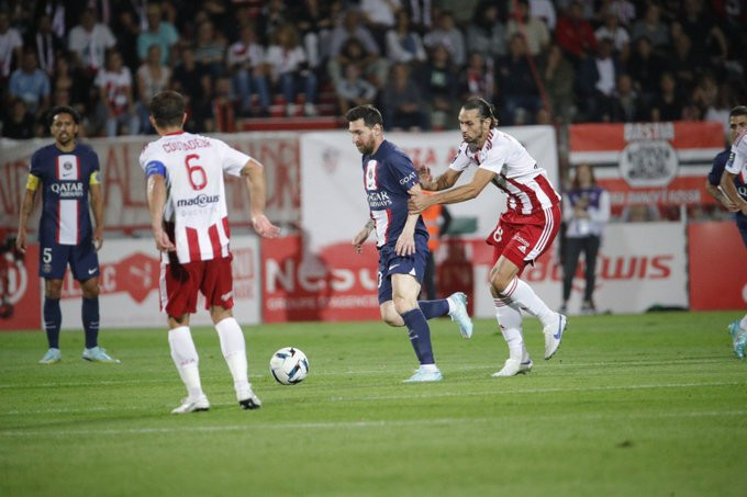 ޕީއެސްޖީގެ މެޗުގައި މެސީ