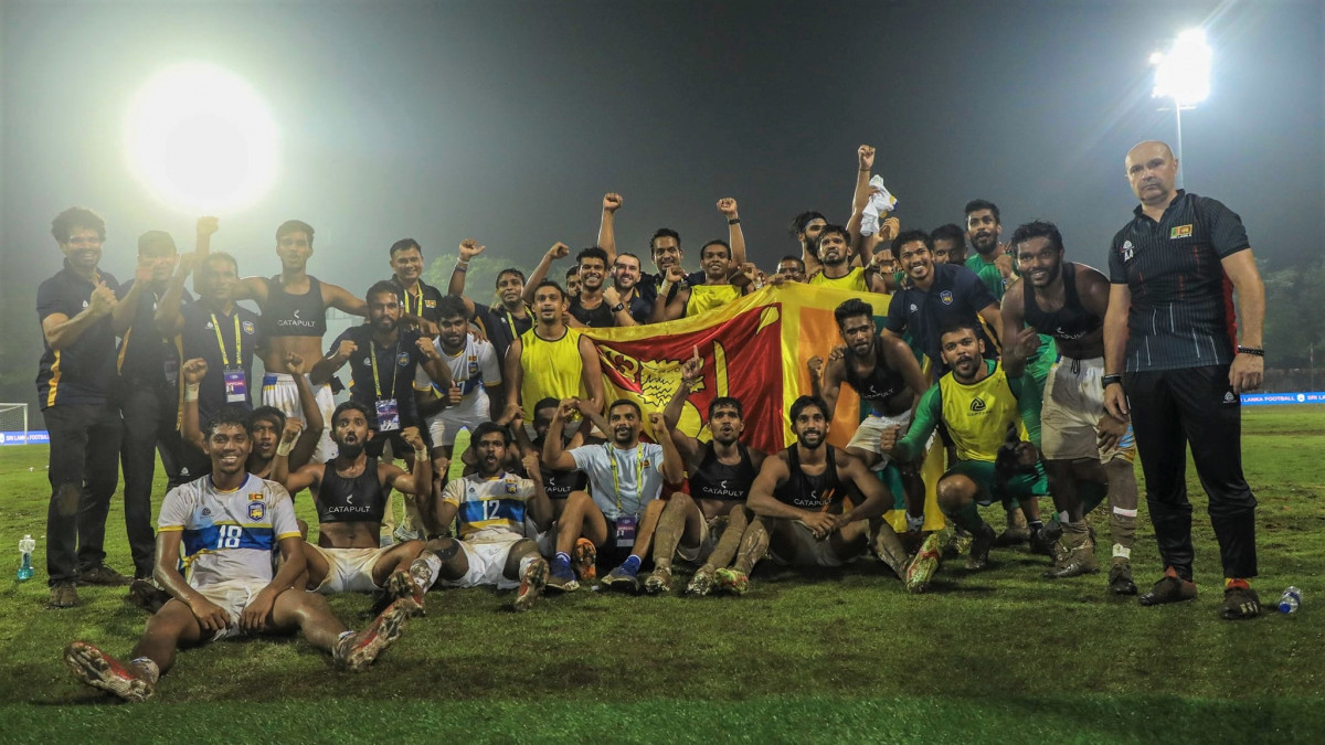 ބަންގްލަދޭޝާ ދެކޮޅަށް ކުޅުނު މެޗަށްފަހު ލަންކާގެ ކުޅުންތެރިން އުފާފާޅުކުރަނީ