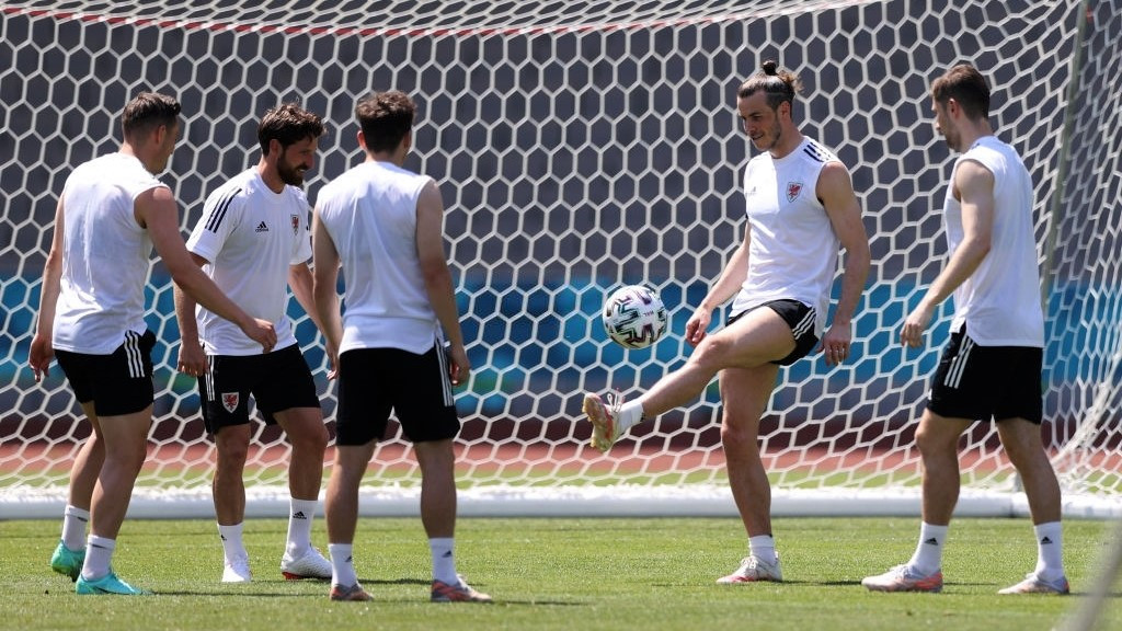 ތުރުކީ މެޗުގެ ކުރިން ވޭލްސްއިން ކުރިއަށްގެންދިޔަ ތަމްރީނުތަކުގެ ތެރެއިން