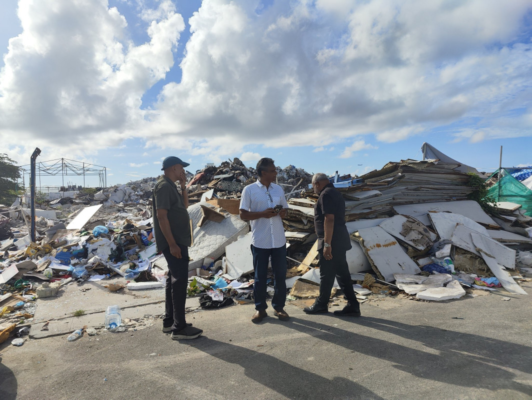 އިންޑަސްޓްރިއަލް ވިލެޖު ސާފުކުރުމުގެ މަސައްކަތްކުރަނީ