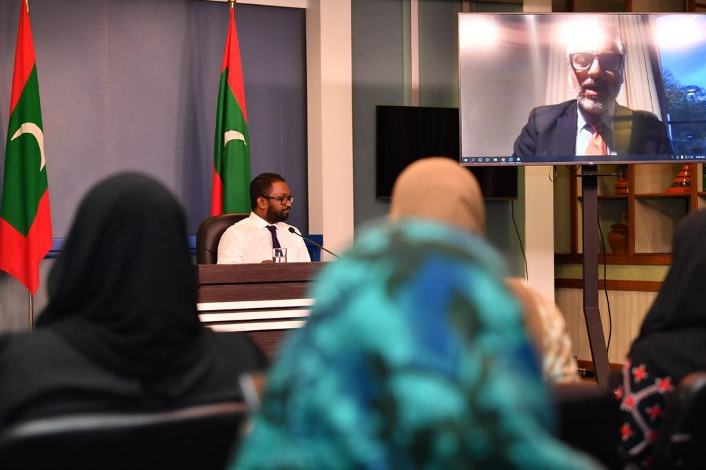 ރައީސް އޮފީހުން ބޭއްވި ނޫސްވެރިންގެ ބައްދަލުވުމުގެ ތެރެއިން