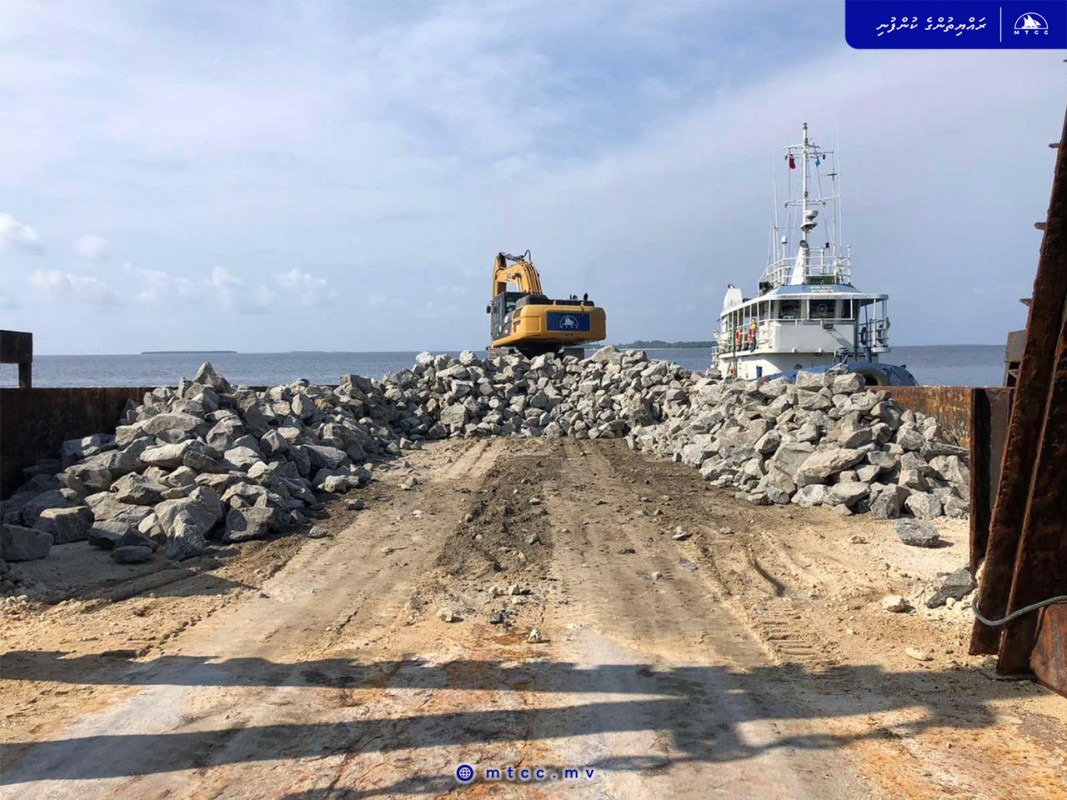 މިލަދޫ ބަނދަރުގެ ބޭރުތޮށި ލުމަށް ބޭނުންވާ ބޮޑުހިލަ ގެންގޮސްފައި