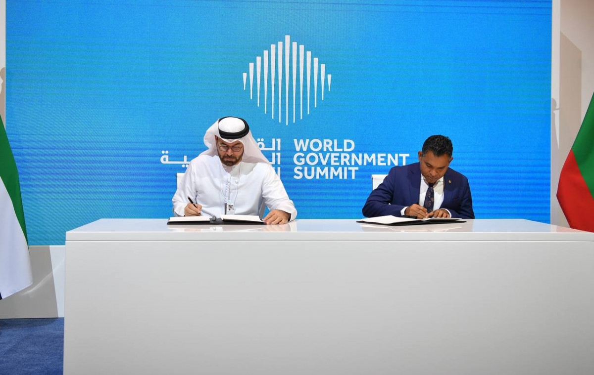 ދިވެހި ސަރުކާރާ ޔޫ.އޭ.އީ ސަރުކާރާ ދެމެދު ސޮއިކުރެވުނު އެއްބަސްވުމުގައި ނައިބުރައީސް (ކ) އާއި އަދި ޔޫއޭއީގެ މިނިސްޓަރ އޮފް ކެބިނެޓް އެފެއަރޒް ސޮއިކުރައްވަނީ