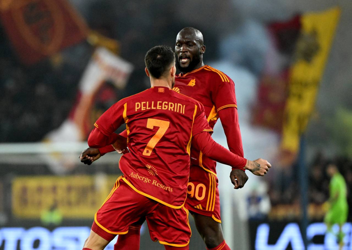 މެޗުގައި ލަނޑު ޖެހުމަށްފަހު ރޯމާގެ ކުޅުންތެރިން އުފާ ފާޅު ކުރަނީ