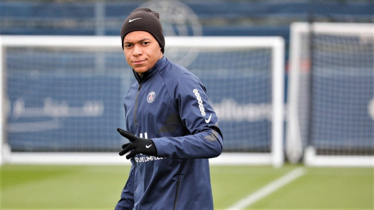 ޕީއެސްޖީއަށް ކުޅެމުން އަންނަ ފްރާންސްގެ ތަރި ކީލިއަން އެމްބާޕޭ