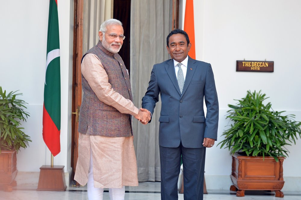 ކުރީގެ ރައީސް އަބްދުﷲ ޔާމިން އާއި އިންޑިޔާގެ ރައީސް ނެރެންދުރަ މޯދީ ބައްދަލުކުރައްވަނީ-- ފޮޓޯ: ރައީސް އޮފީސް