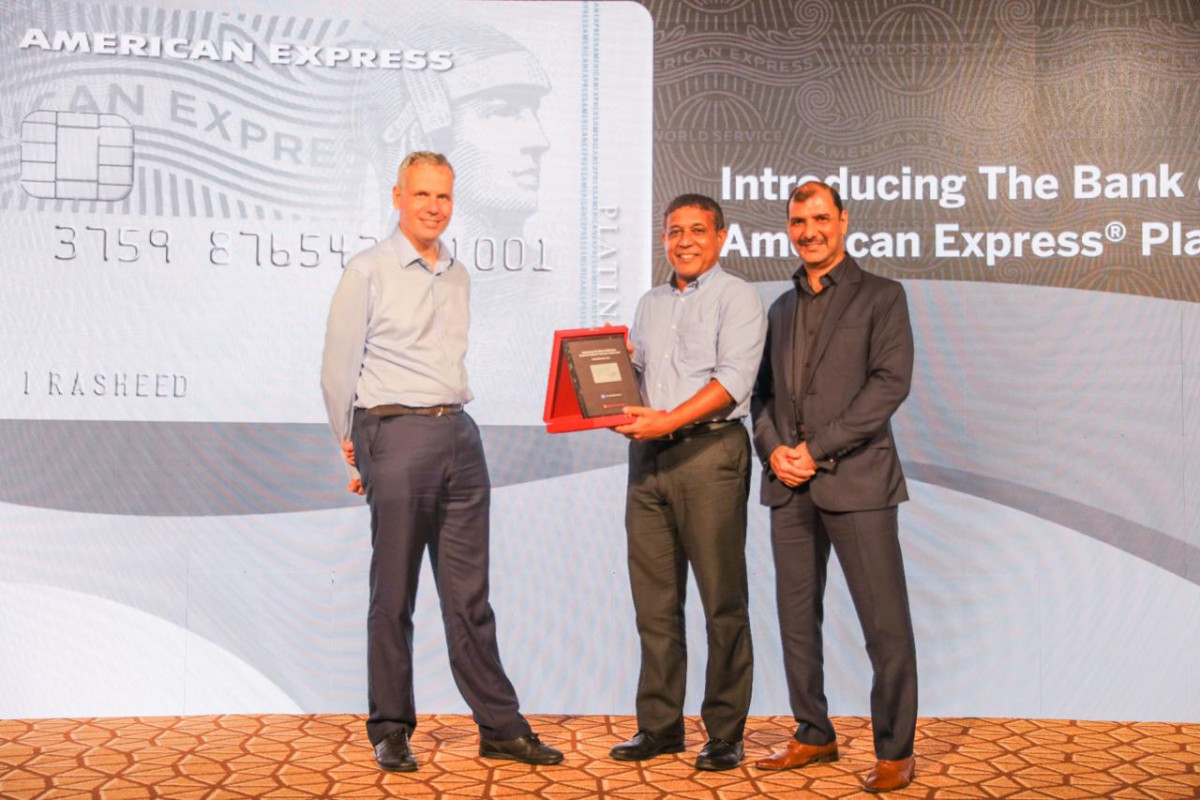 ބީއެމްއެލުން ބޭއްވި ހަފްލާއެއްގައި އެމެކްސް ޕްލެޓިނަމް ކާޑް ޕްލޭނިންސް މިނިސްޓަރ އިފްތިތާހުކޮށްދެއްވަނީ