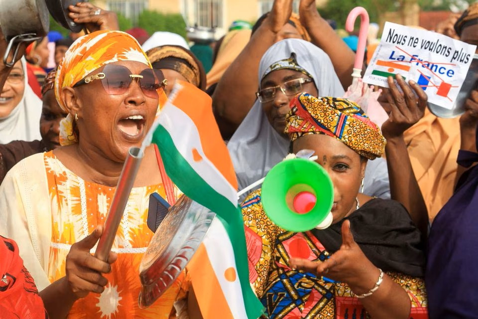 ނައިޖަރގެ ބަޣާވާތަށްފަހު އެގައުމުގެ މީހުން މަގުތަކަށް ނުކުމެ