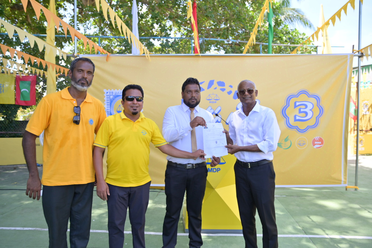 ބޮޑުފޮޅުދޫ ކައުންސިލް ރައީސް އެމްޑީޕީއަށް ސޮއި ކުރުން