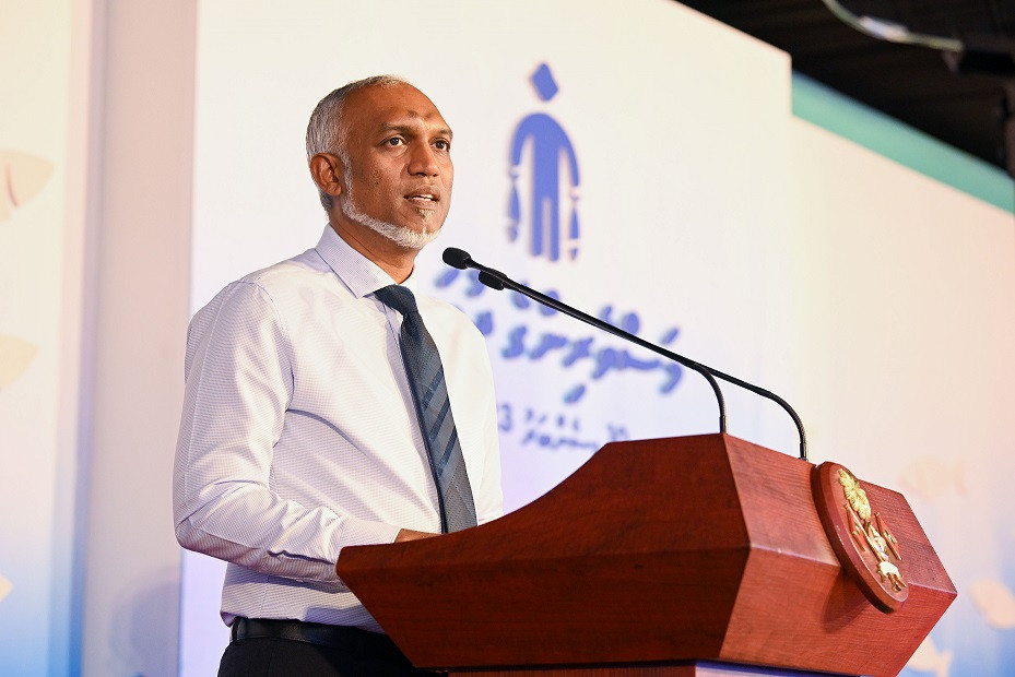 ރައީސް މުއިއްޒު މަސްވެރިންގެ ދުވަހުގެ ޖަލްސާގައި ވާހަކަފުޅުދައްކަވަނީ