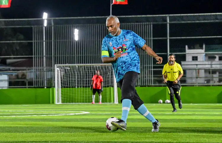ރައީސް މުއިއްޒު ފުޓްސަލް މެޗެއް ކުޅުއްވަނީ