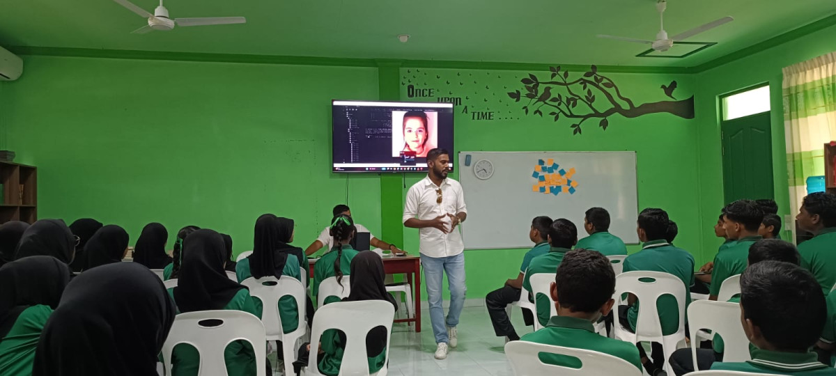 އިންޓަނެޓު މެދުވެރިކޮށް ހިންގާ ކުށްތަކުން ރައްކާތެރި ކުރުވުމަށް މައުލޫމާތު ދިނުމުގެ ޕްރޮގްރާމެއް ކުޑަފަރީގައި ހިންގަނީ