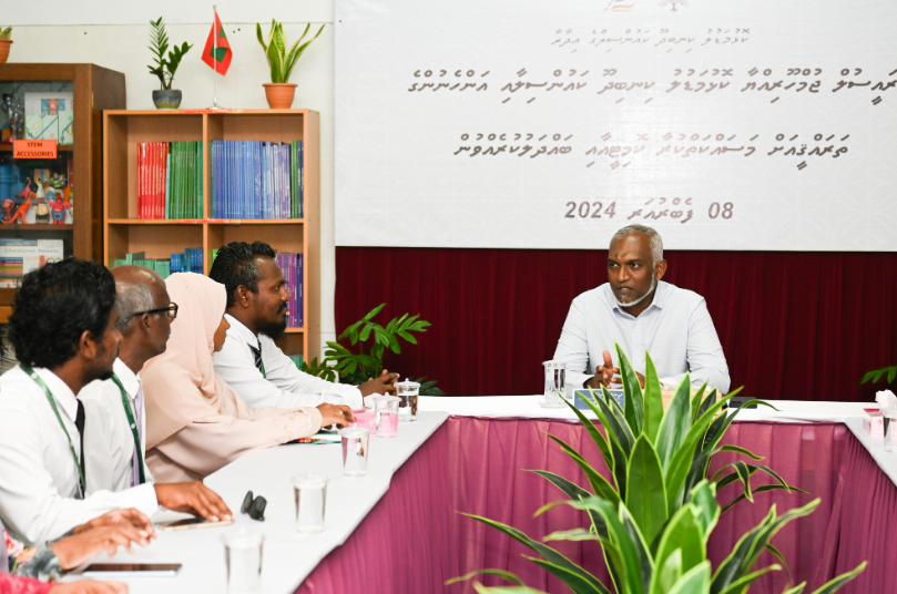 The president met members of Kinbidhoo island council and WDC on Thursday