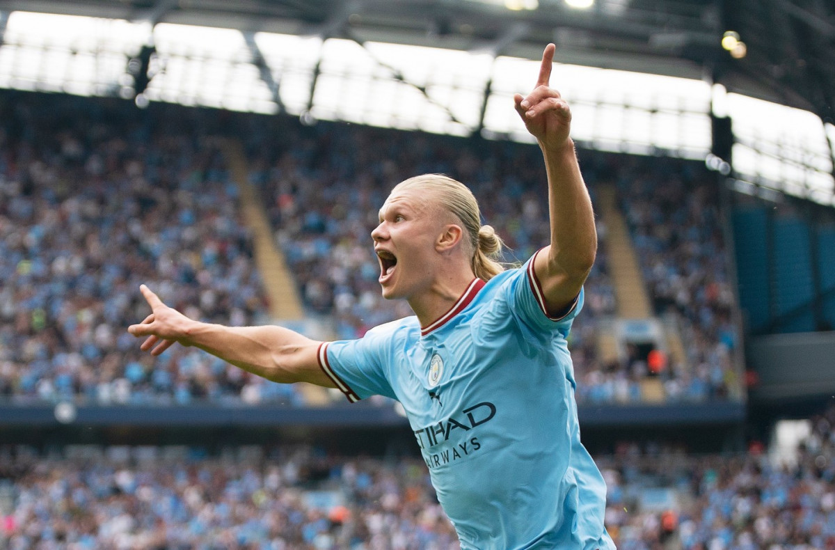 ހާލަންޑުގެ ހެޓްރިކް ފުރިހަމަކުރުމަށްފަހު އުފާފާޅުކުރަނީ