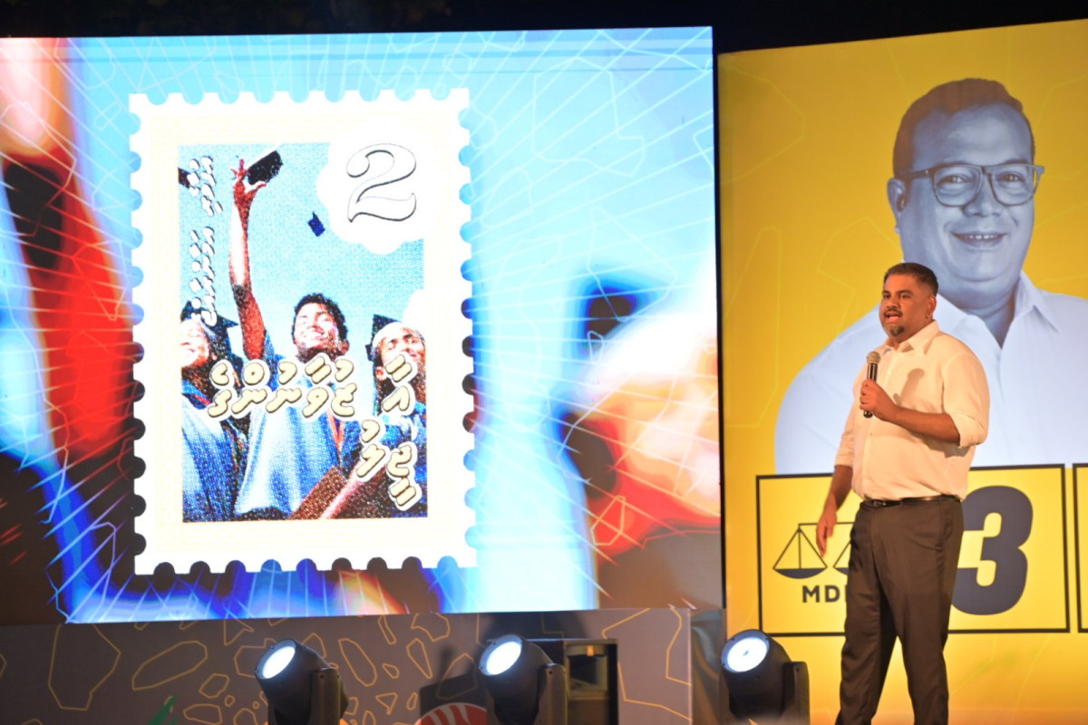 އުފާވެރި އަމާން ރާއްޖެ ކެމްޕެއިން ޖަލްސާއެއްގެ ތެރެއިން