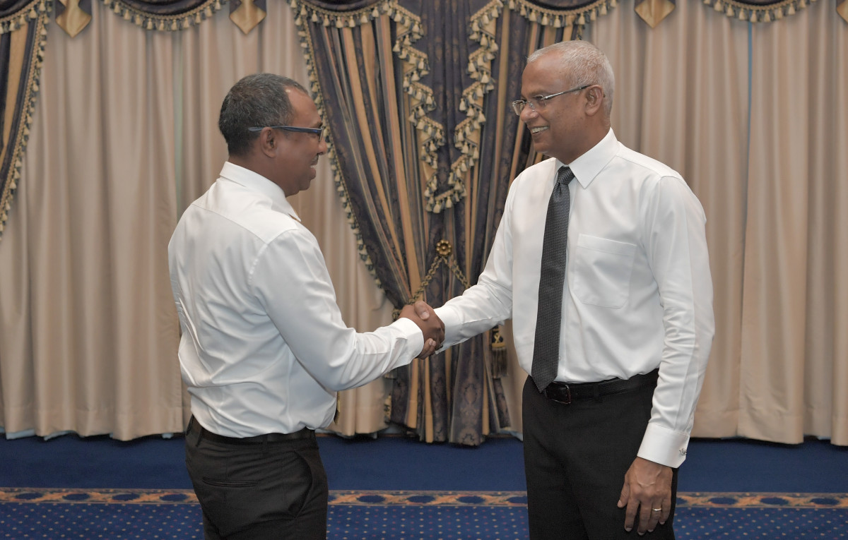 ރައީސް އިބްރާހިމް މުހައްމަދު ސޯލިހާއި، އަލީ އާޒިމް ސަލާމްކުރައްވަނީ