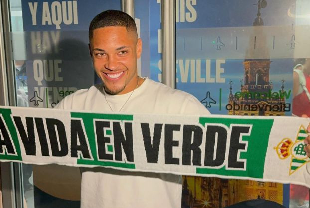 ވިޓާ ރޯކް ރެއާލް ބެޓިސްގެ ބެނާއެއް ދައްކާލަނީ