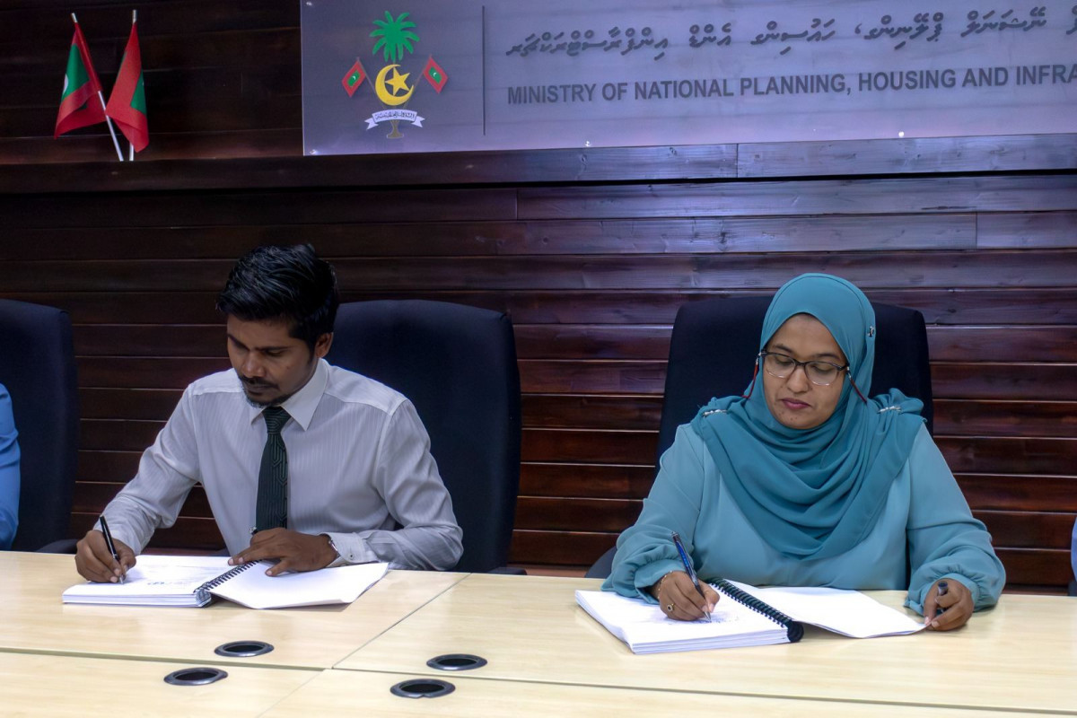 އެއްބަސްވުމުގައި ސޮއިކުރައްވަނީ