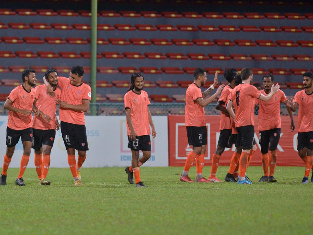 އީގަލްސް ކުޅުންތެރިން ލަނޑަށްފަހު އުފާފާޅުކުރަނީ