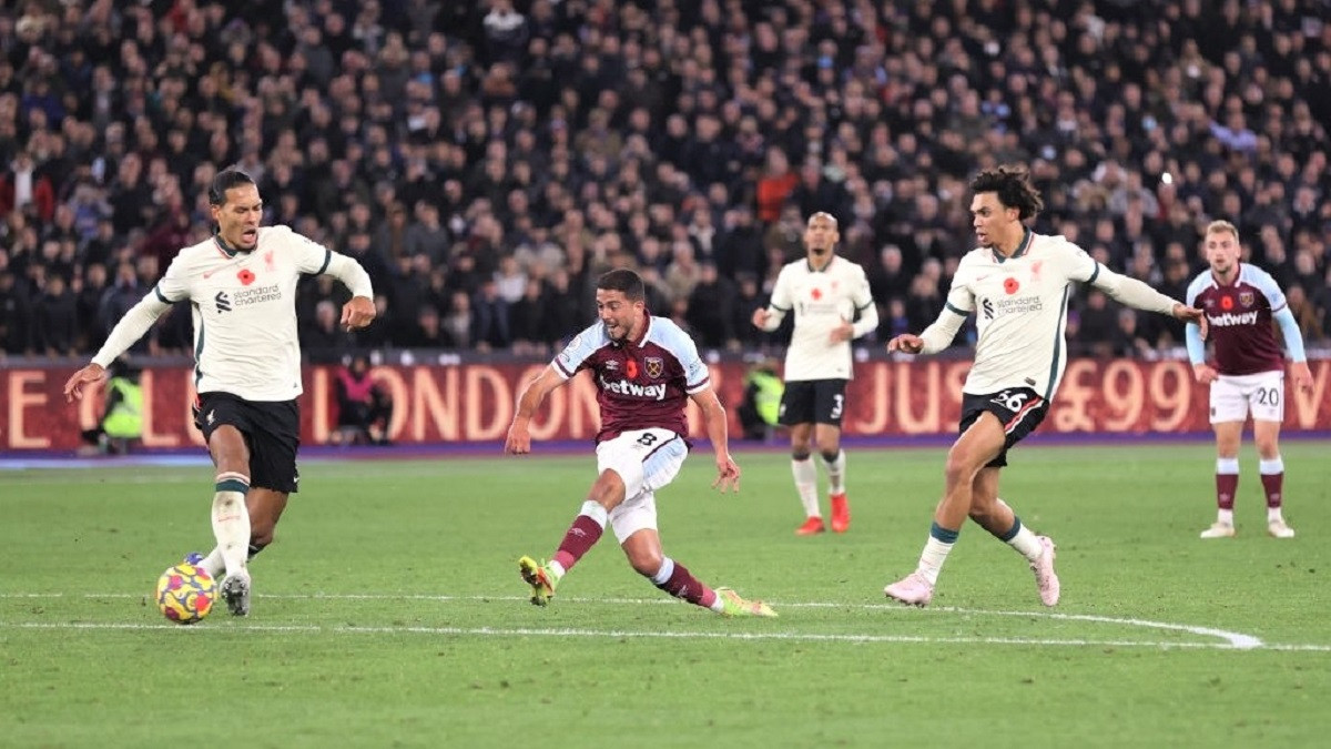 ވެސްޓް ހޭމާއި ލިވަޕޫލް ބައްދަލުކުރި މެޗުގެ ތެރެއިން