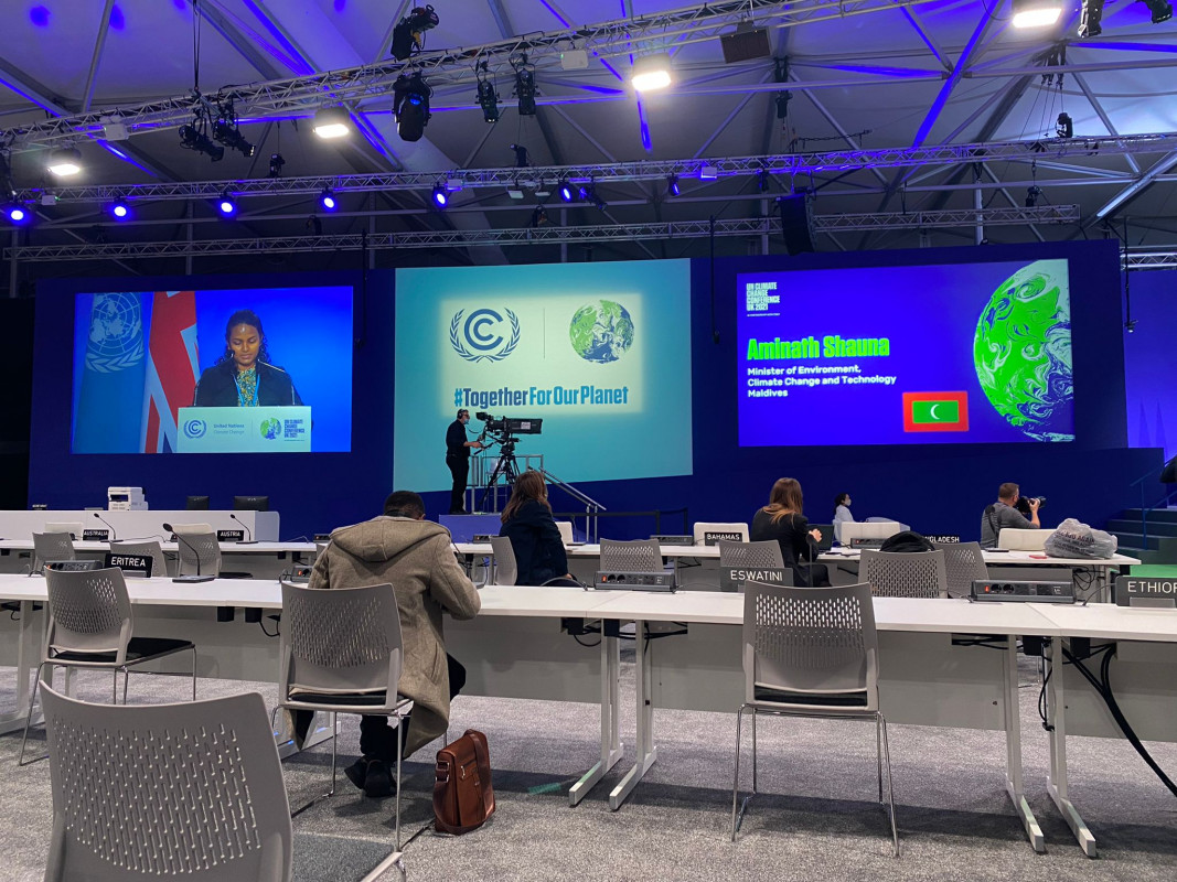 ކޮޕް26 ކޮންފަރެންސްގެ ހަވާސާ ބައްދަލުވުމެއްގައި އެންވަޔަރަންމަންޓް މިނިސްޓަރ ވާހަކަދައްކަވަނީ