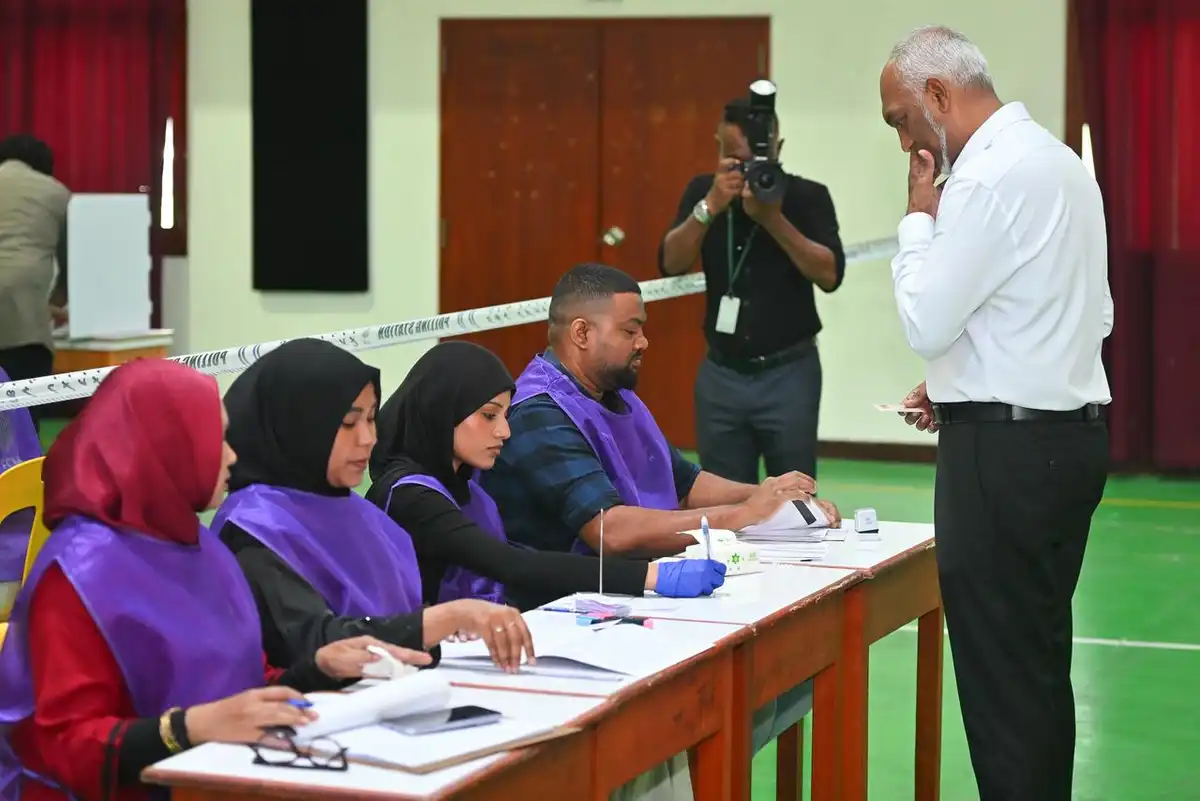 ރައީސް މުއިއްޒު ވޯޓު ލައްވަނީ