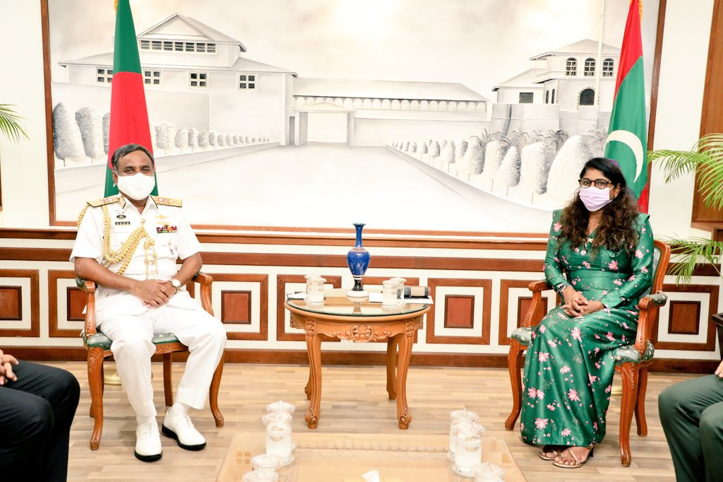 ބަންގްލަދޭޝްގެ ޗީފް އޮފް ނޭވަލް ސްޓާފް އެޑްމިރަލް އެމް ޝާހީން އިޤްބާލް، މިނިސްޓަރ މާރިޔާގެ އަރިހަށް އިޙްތިރާމްގެ ޒިޔާރަތެއް ކުރެއްވުން