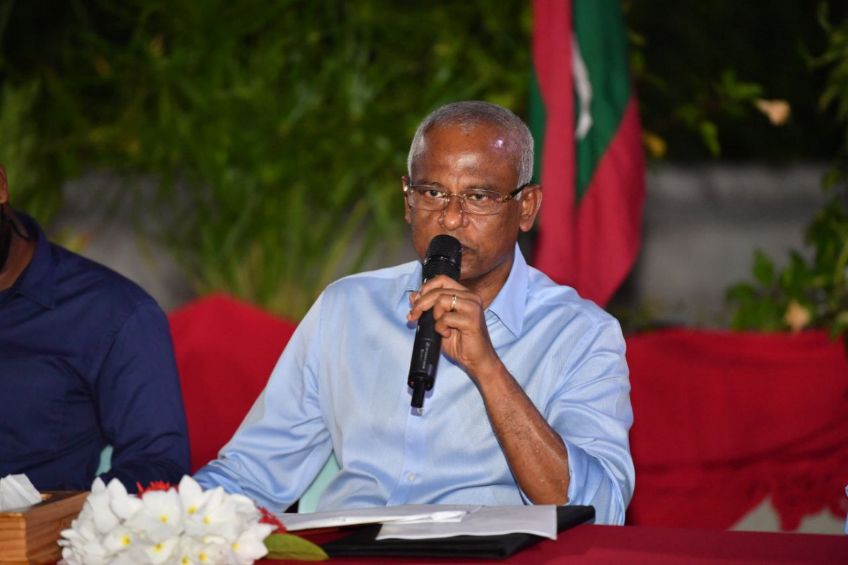 Pres. meets N. Manadhoo community, assures commitment to decentralized development