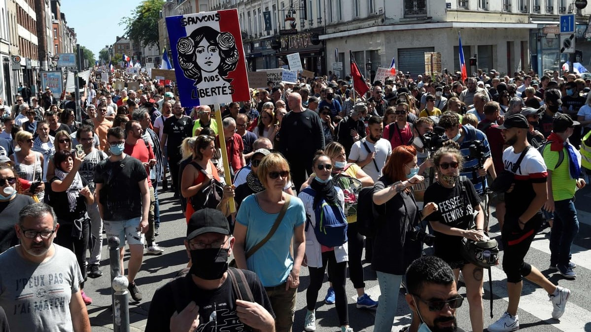 ހެލްތު ޕާސް އާއި ގުޅިގެން ފްރާންސްގައި ބޭއްވި މުޒާހަރާގެ ތެރެއިން