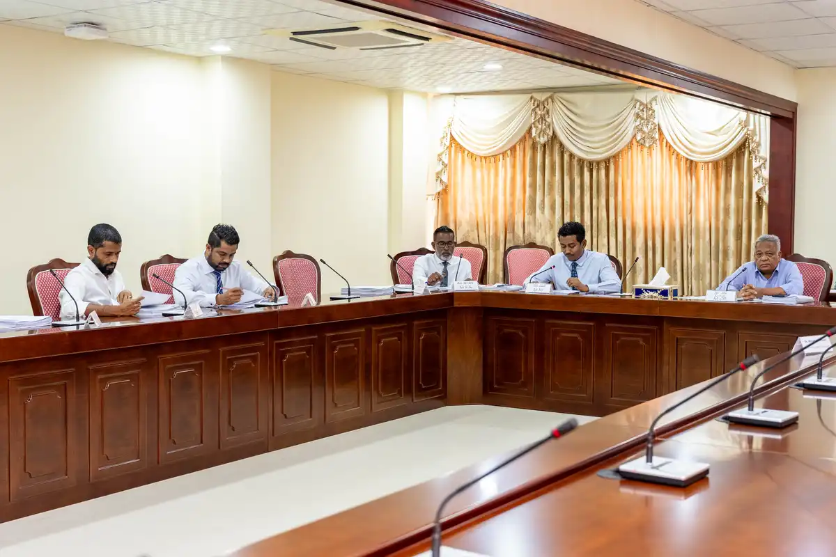 މީގެ ފަހުން ޑޮލަރުގެ އަގަކީ 15.42 ނޫން ކަމަށް ނުލިޔެވޭނެ! ކަޅު ބާޒާރުގެ އަގު ލިޔުމުން ބައި މިލިއަން ރުފިޔާއާ ހަމައަށް ޖޫރިމަނާ ކުރަނީ!
