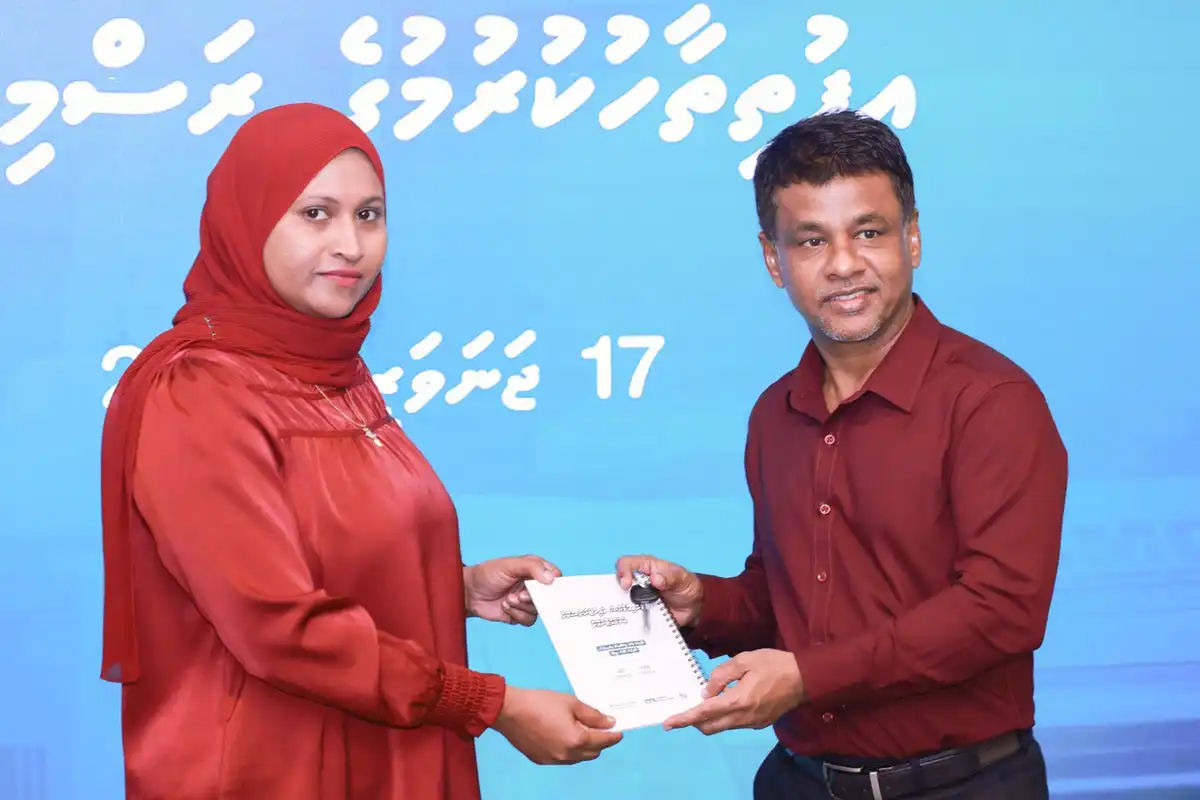 ހޮސްޕިޓަލް އަދި ސިއްހީ މަރުކަޒުތަކާ އެމްބިއުލާންސްގެ ތަޅުދަނޑި ހަވާލުކޮށްދެއްވަނީ