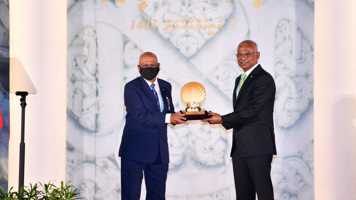 ގައުމީ ދުވަހުގެ ރަސްމީ ޖަލްސާގެ ތެރެއިން ރައީސް ސާލިހު ގައުމީ އިނާމު ދެއްވަނިކޮށް