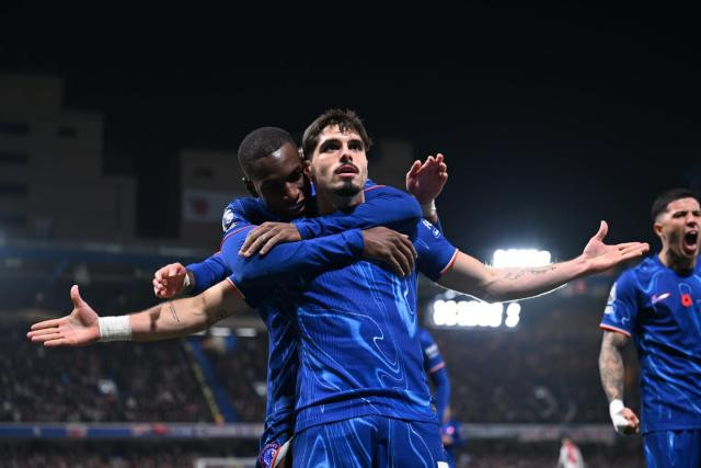 މެޗުގައި ލަނޑު ޖެހުމަށްފަހު ޗލްސީގެ ޕެޑްރޯ ނެޓޯ އުފާ ފާޅު ކުރަނީ