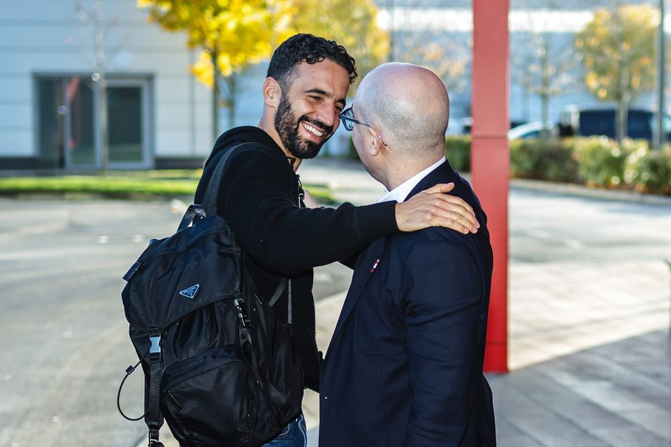 ޔުނައިޓެޑުގެ ކޯޗުކަމާ ހަވާލުވި އަމޯރިމް، އެ ކުލަބުގެ ސީއީއޯ އާއެކު