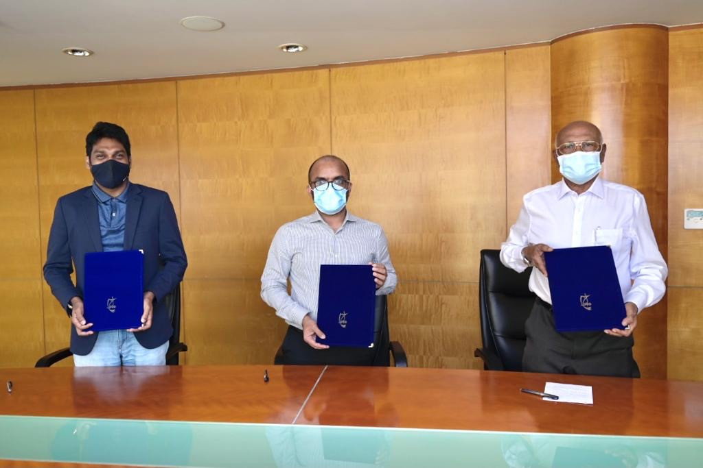 The agreement was signed by (L to R) STO’s Managing Director Hussain Amr, Finance Minister Ibrahim Ameer and Health Minister Ahmed Naseem at a reception held on Thursday 