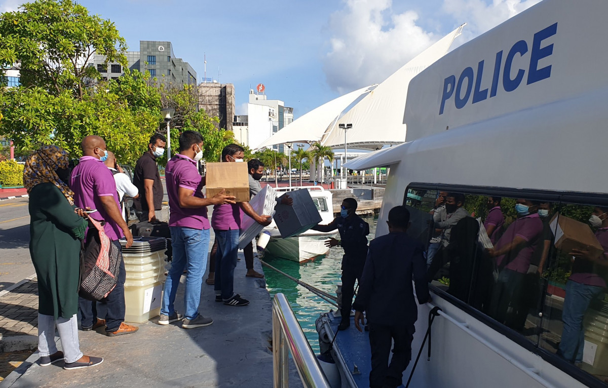 އެލްޖީއޭ ބޯޑު އިންތިޚާބުގެ ވޯޓު ފޮށިތަކާއި ވޯޓު ކަރުދާސް އަތޮޅުތެރެއަށް ފޮނުވުން