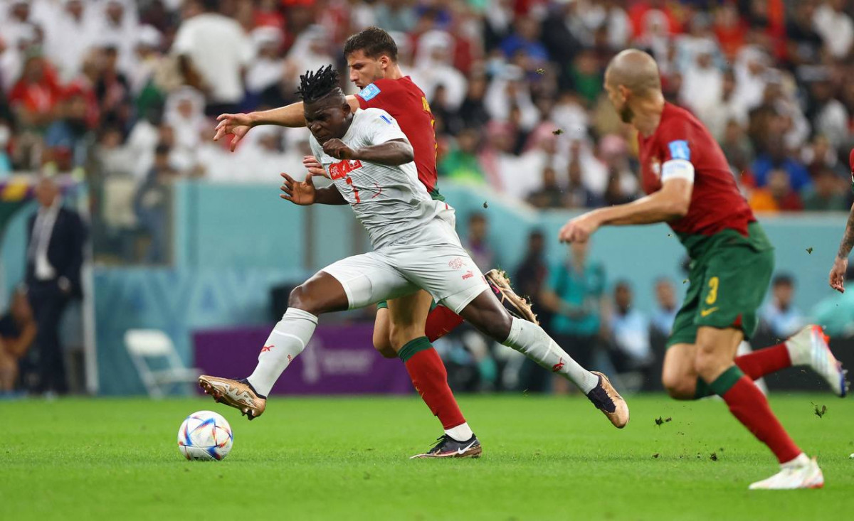 ޕޯޗުގަލް އަދި ސްވިޒަލެންޑް ބައްދަލުކުރި މެޗުގެ ތެރެއިން - ފޮޓޯ: ރޮއިޓާސް