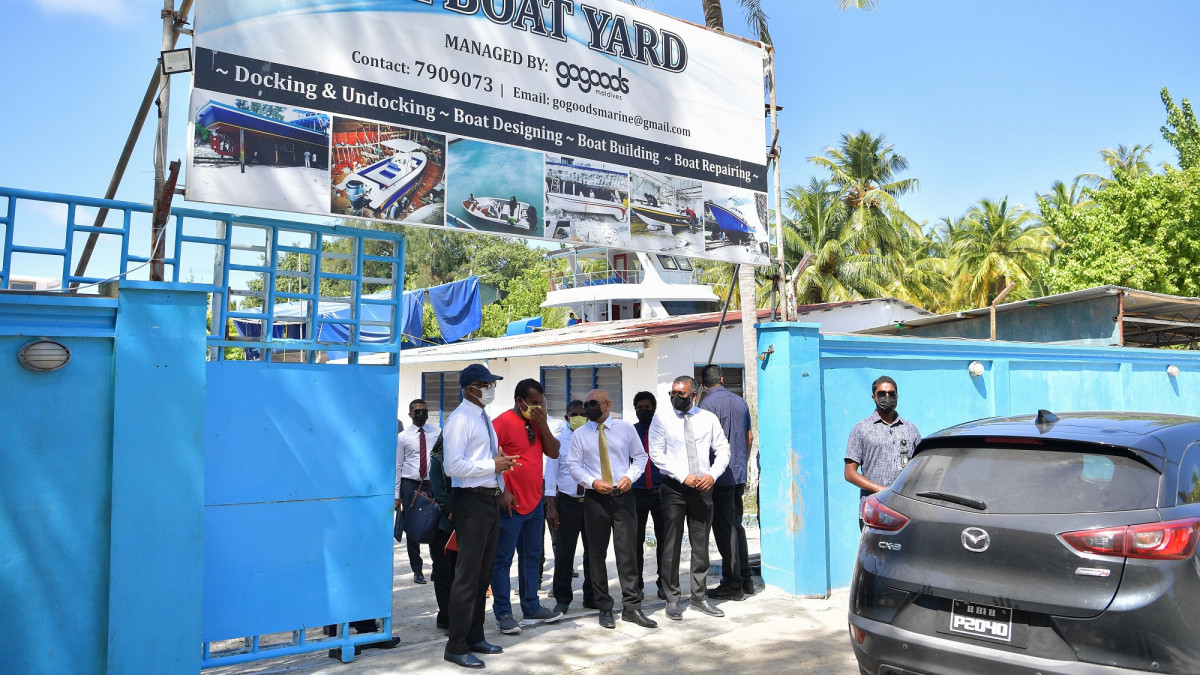 ރައީސުލްޖުމްހޫރިއްޔާ އިބްރާހީމް މުހައްމަދު ސާލިހު ރ. އަތޮޅަށް ކުރެއްވި ދަތުރުފުޅުގެ ތެރެއިން، ރ. އަލިފުށީ ބޯޓްޔާޑް ބައްލަވާލެއްވުން - ފޮޓޯ: ރައީސް އޮފީސް