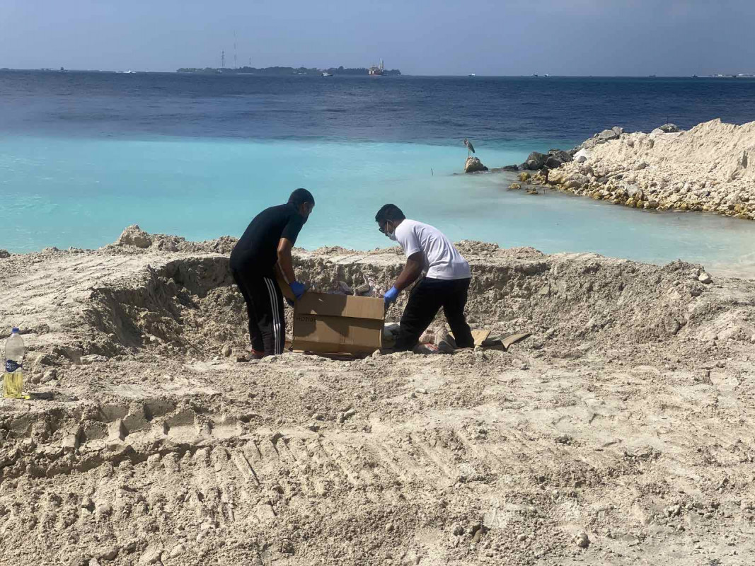 314 ކިލޯގެ މަސްތުވާތަކެތި ނައްތާލުން - އަތުލައިގަނެވޭ މަސްތުވާތަކެތި ޤާނޫނުގެ ތެރެއިން އެ އޮންނަ މުއްދަތުގެ ތެރޭގައި ނައްތާލުމަށް ފުލުހުން ޚާއްސަ އިސްކަމެއް ދޭ - ފޮޓޯ: ސިމާހާ ނަސީމް