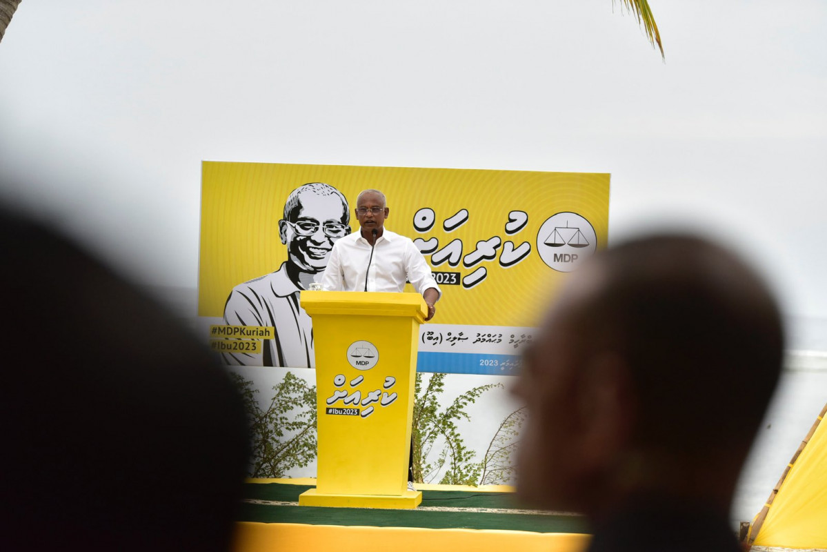 ރައީސް އައްޑޫ ސިޓީގެ ރައްޔިތުންނާއި ބައްދަލުކުރެއްވުން