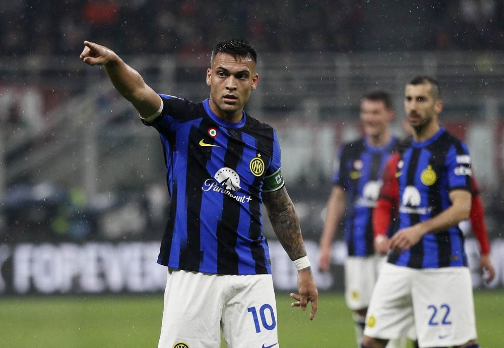 އިންޓަ މިލާނަށް ކުޅެމުން އަންނަ ލައުޓާރޯ މާޓިނޭޒް