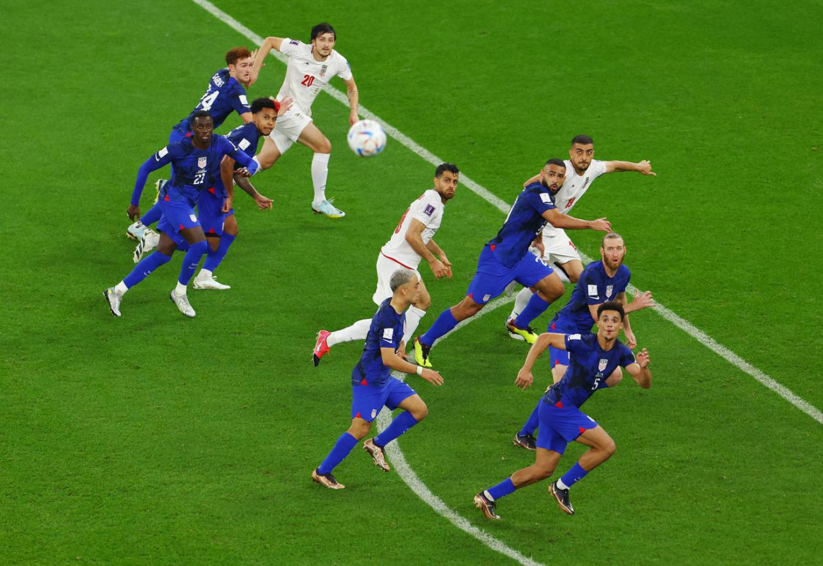 އީރާން އަދި އެމެރިކާ ކުޅުނު މެޗުގެ ތެރެއިން - ފޮޓޯ: ރޮއިޓާސް