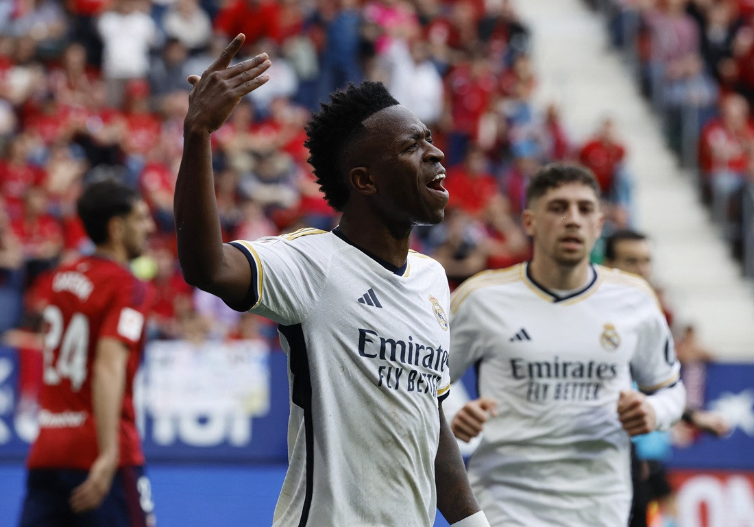 މެޗުގައި ލަނޑު ޖެހުމަށްފަހު ވިނީޝިއުސް އުފާ ފާޅު ކުރަނީ