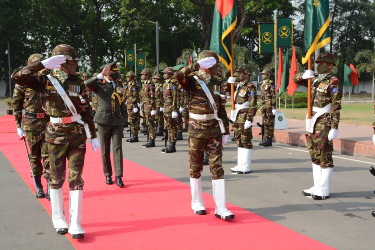 ޗީފް އޮފް ޑިފެންސް ފޯރސްގެ ޝަރަފުގައި އެރުވުނު ގާރޑް އޮފް އޮނަރ އެއް އެމަނިކުފާނު ވަނީ އިންސްޕެކްޓް ކުރައްވަނިކޮށް