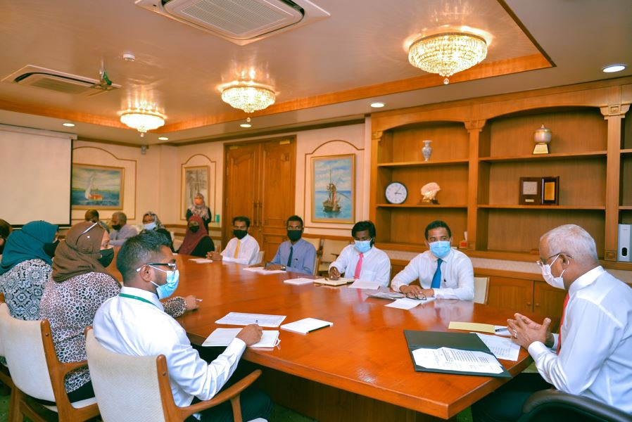 President meets Mulakatoll Maduvvari Island Council; Councillors thank President for being first state leader to meet Maduvvari Council in many years