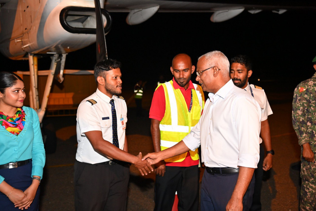 ރައީސް، ވިއަވަތި ކޮންފަރެންސް ނިންމަވާލެއްވުމަށްފަހު މާލެ ވަޑައިގަތުން