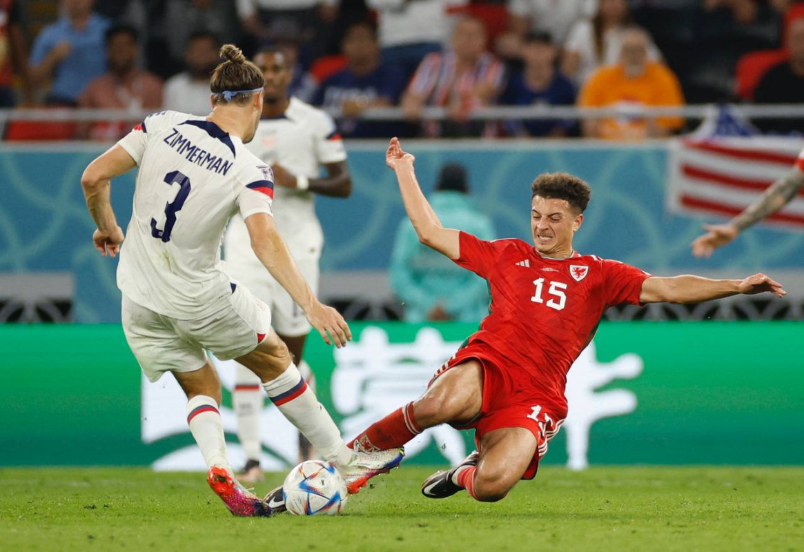 ވޭލްސް އާއި އެމެރިކާ ކުޅުނު މެޗުގެ ތެރެއިން: ފޮޓޯ - ރޮއިޓާސް  