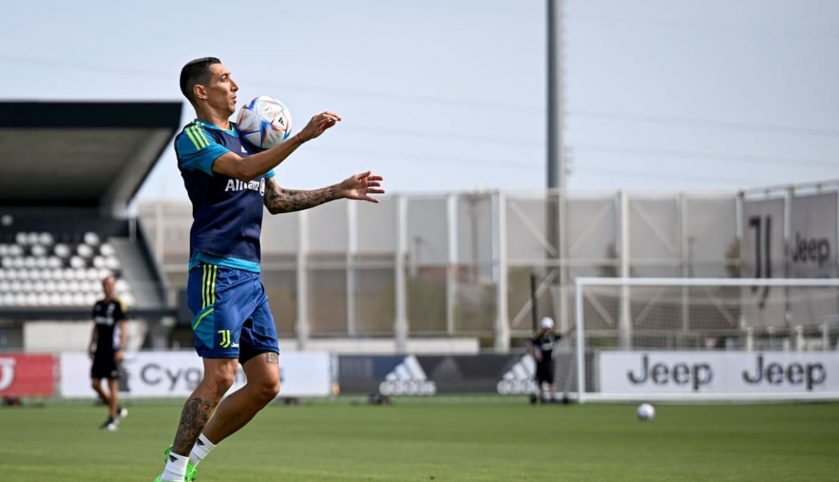 ޔުވެންޓަސްގެ ފަރިތަކުރުމެއްގެ ތެރޭގައި ޑިމާރިއާ