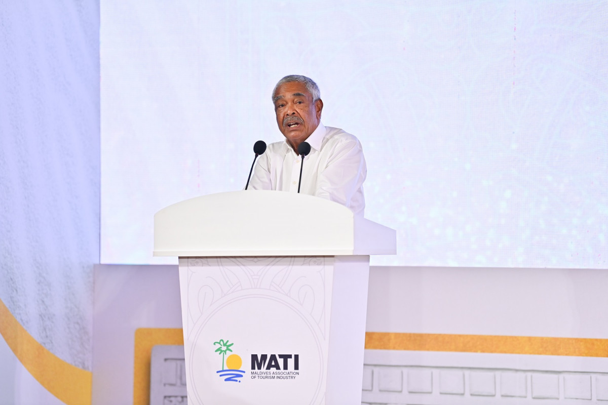 މަޓީން ބޭއްވި ހަފްލާގައި ޗަމްޕާ ހުސެއިން އަފީފު ވާހަކަދައްކަވަނީ