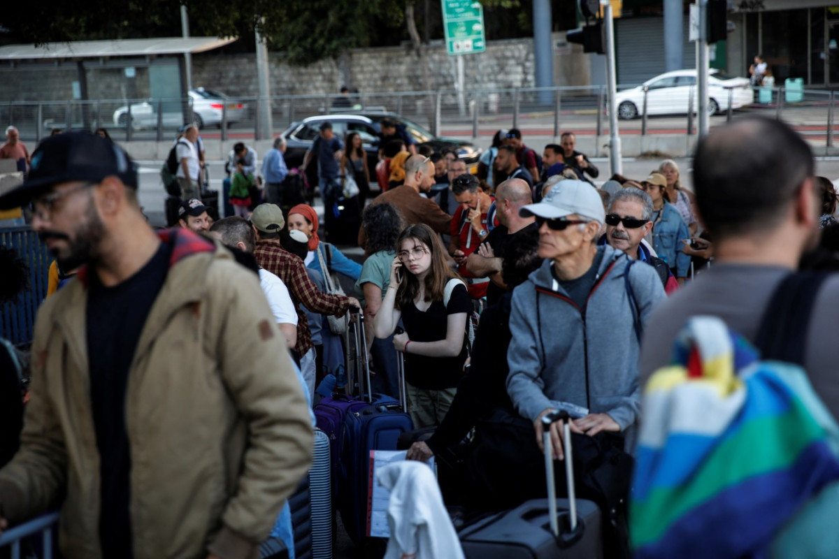 އިޒްރޭލު ދޫކޮށް ދާ އެމެރިކާގެ ރައްޔިތުންނާއި އެމީހުންގެ އާއިލާގެ މީހުން - ފޮޓޯ: ރޮއިޓާސް